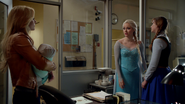 4x10 bureau de poste Elsa Anna Emma Swan Neal Nolan 8h15