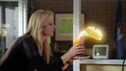 4x07 Emma Swan poste de police Storybrooke bougie magique souffle flamme