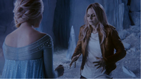 4x02 Elsa Reine des Neiges Emma Swan grotte gélée tentative pouvoirs magie fonte mur de glace