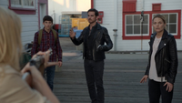 6x03 Ashley Boyd arme fusil menace Henry Mills Killian Jones Emma Swan