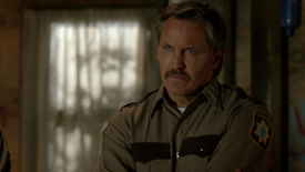 D1x07 Boyd Heelan explication cabane Camp Stillwater.png (1,48 Mio) Boyd Heelan ("Mauvaise Graine")