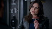 5x06 Regina Mills couronne pourpre