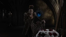 6x20 Méchante Reine Regina Miroir Magique chanson The Queen Sings mains gorge chaise
