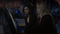 6x08 Regina Mills Emma Swan monde derrière le miroir découverte Méchante Reine supercherie