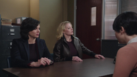 1x16 Regina Mills Emma Swan Mary Margaret Blanchard interrogatoire