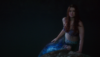 La Petite Sirène Ariel, interprétée par JoAnna García Swisher.