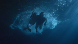 3x06 Ariel Petite Sirène Blanche-Neige plongée nage sauvetage fuite échappée