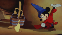 Fantasia (1940) L'Apprenti Sorcier Mickey Mouse chapeau Sorcier balai magique