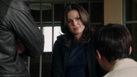 5x03 Regina Mills David Nolan Mary Margaret poste de plice livre illustration point d'interrogation couronne pourpre