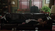 6x03 Emma Swan allongée désespérée divan canapé Dr Archie Archibald Hopper cabinet du