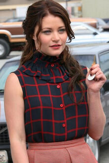 Belle-belle-once-upon-a-time-32477438-333-500.jpg