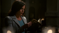 4x04 Regina Mills caveau recherche livre de sorts potions