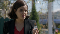 6x07 Regina Mills fiole eau Achéron Rivière des Âmes Perdues