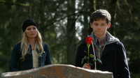 Emma Henry rose hommage Neal tombe 3x19