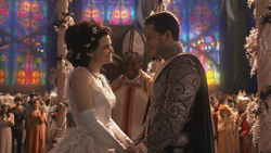 1x01 Blanche-Neige évêque Prince David Charmant sourires cérémonie de mariage