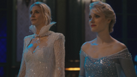 4x03 Ingrid Reine des Glaces Neiges Elsa Arendelle tableau parents portrait famille royale sourire