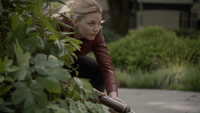 6x01 Emma Swan arme cachette attaque Hyde