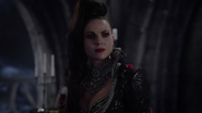 622EvilQueenLooksAtMirror