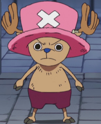 TONY TONY CHOPPER COM ROUPA DO LUFFY E BRAÇOS PRA CIMA ONE PIECE