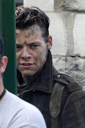 Harry-Styles-filming-Dunkirk (2)