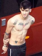 Zayn-malik-lips-wings-tattoo-304x403