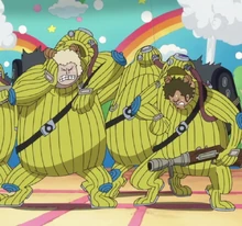 I satiri subordinati di Caesar Clown, vestiti con tute antigas.