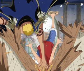 Bellamy arremesa Luffy no balcão do bar, quebrando-o.