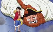 Luffy protégeant Barbe Brune