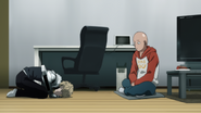 Apologizing to Saitama for the trouble