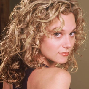 Peyton Sawyer One Tree Hill Wiki Fandom I love my curly hair, but having the ability to completely transform the way i look is fun every once in a while (and the drastic change tends to freak people out). peyton sawyer one tree hill wiki fandom