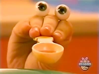 Oobi-shorts-Soup-close-up.jpg (28 KB) Oobi holding the spoon