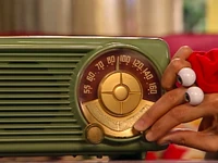Oobi-Sing-Kako-with-the-radio.png (663 KB) Playing with the radio