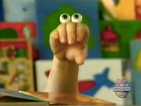 Oobi-shorts-Quiet-Read-Oobi-talking.jpg (60 KB) Oobi reading a book