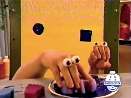 Oobi-shorts-Paint-Shapes-butterfly-sponge