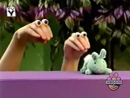 Oobi-shorts-Toys-Uma-getting-bored