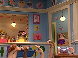 Oobi-Uma-Preschool-freeze-dance