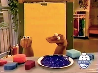 Oobi-shorts-Paint-Shapes-wide-shot.jpg (191 KB) In the playroom