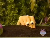 Oobi Dig 2.jpg (38 KB) Uma sitting in the dirt