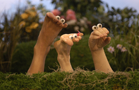 Oobi-Noggin-photo-foot-friends-close