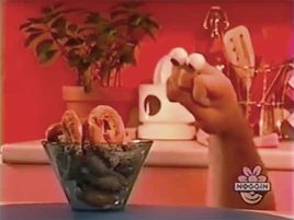 Oobi-shorts-Share-Pretzels-Grampu-alone
