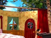 Oobi-Theater-Maestru-on-his-keyboard.png (785 KB) Maestru on his keyboard