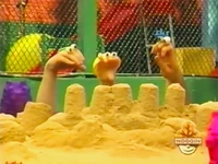 Oobi-shorts-Prince-Uma-wearing-a-hat.jpg (75 KB) Uma wearing a hat