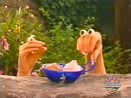 Oobi-shorts-Ice-Cream-Uma-running