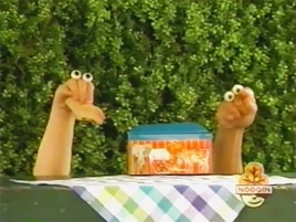 Oobi-shorts-Animal-Cookies-Kako-pointing