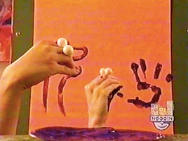 Oobi-shorts-Painting-handprint