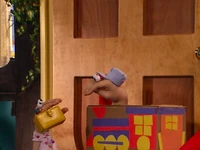 Oobi-Uma-Trip-leaving-the-train.png (661 KB) Uma gets off the train