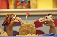 Oobi-Noggin-photo-Uma-sand-castle.jpg (397 KB)