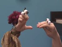 Oobi-Piano-Lesson-Inka-teaching-Oobi.png (335 KB) Inka teaching Oobi to stretch