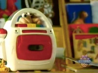 Oobi-shorts-Quiet-Read-boombox.jpg (67 KB) Turning on the boombox