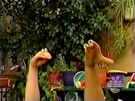 Oobi-shorts-Pretend-Catch-Kako-with-the-ball